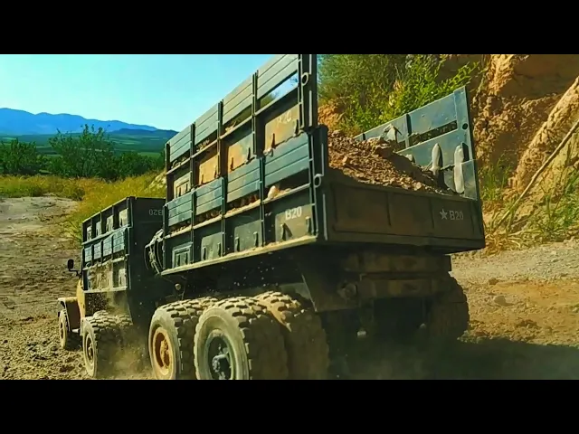 遥控卡车山路运输渣土,这么陡的坡陡往前冲,幸亏刹车好使